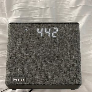 iHome clock